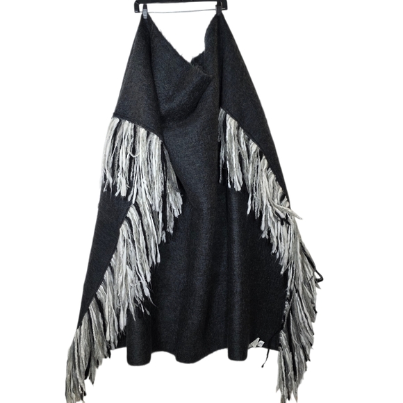 Merben Other - Merben Inc. handwoven Fringed hesther Black and White Throw Blanket
